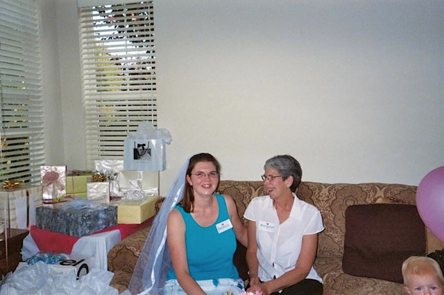 Bride-and-her-mom